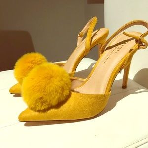 Yellow pump heels 8.5